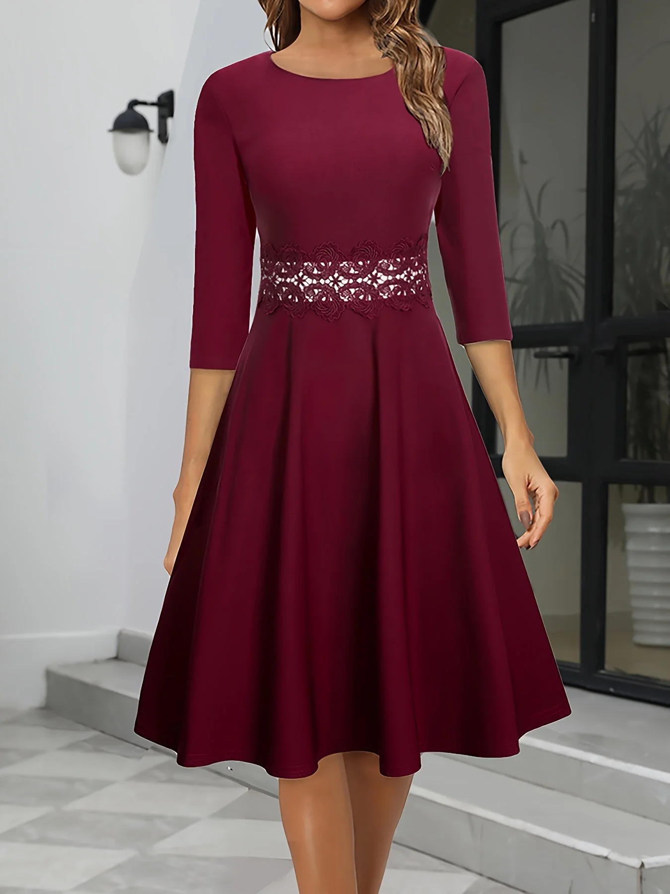 Damen-Abendkleid in Midi-Länge | klare Silhouettenführung