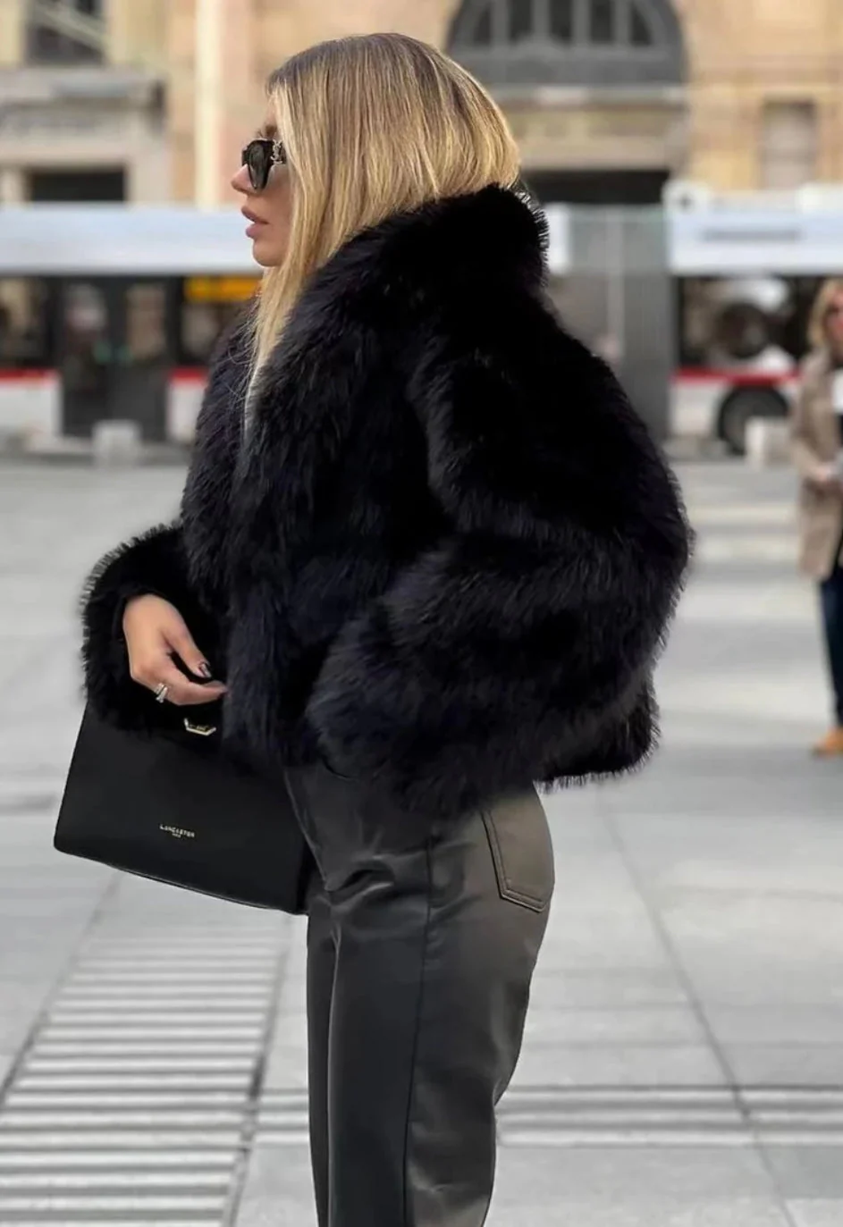 Damen Jacke | Kurze Ausführung mit betontem Kragen - Image 3