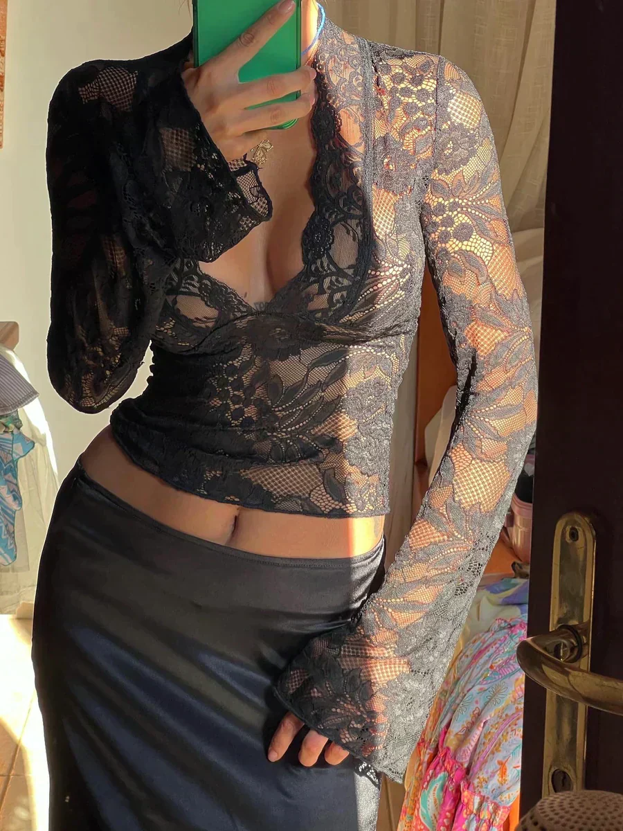 Damen Top | Langarm mit V-Ausschnitt und Spitzenstruktur - Image 6