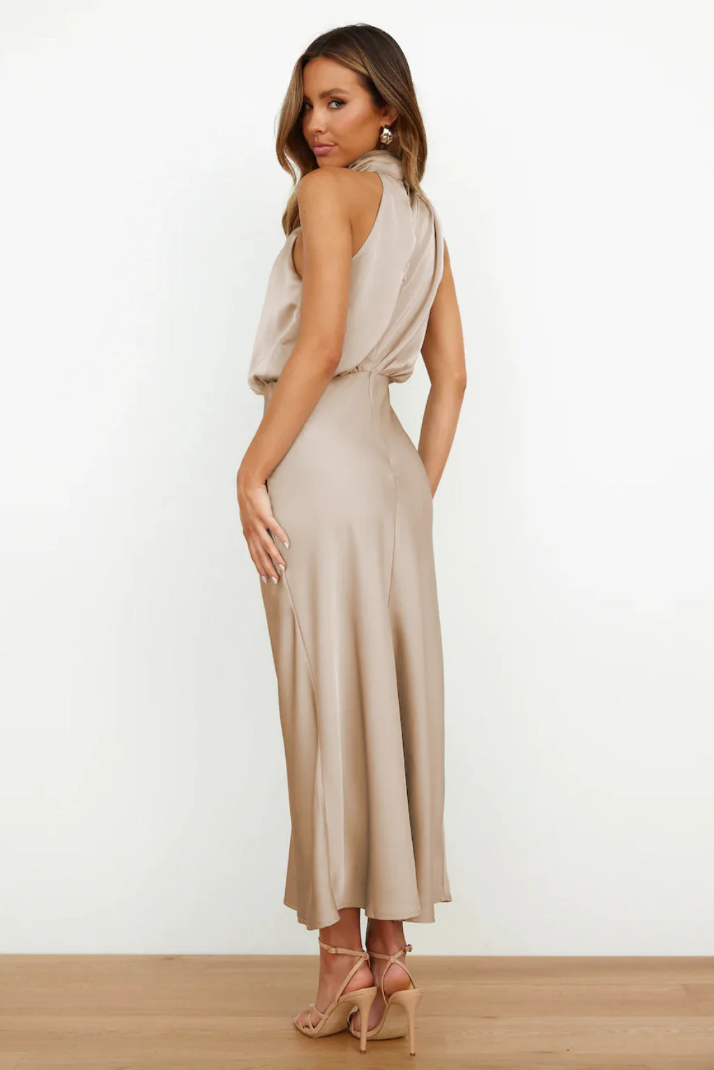 Damenkleid | Neckholder und A-Linienschnitt - Image 2