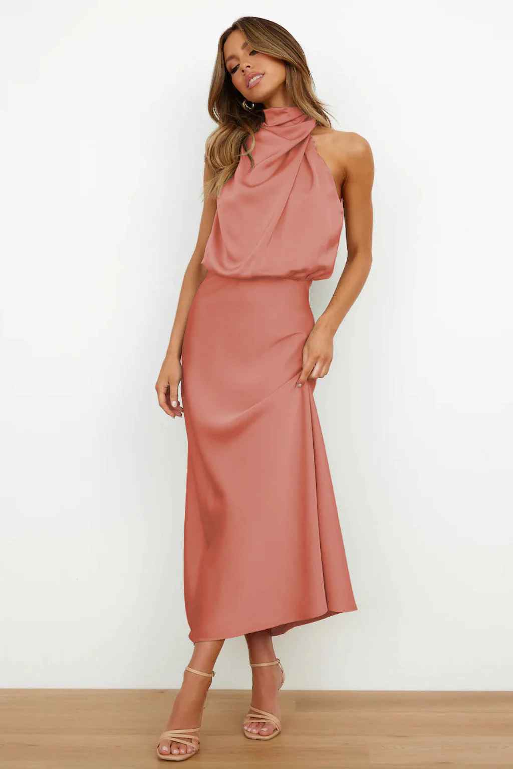 Damenkleid | Neckholder und A-Linienschnitt - Image 4