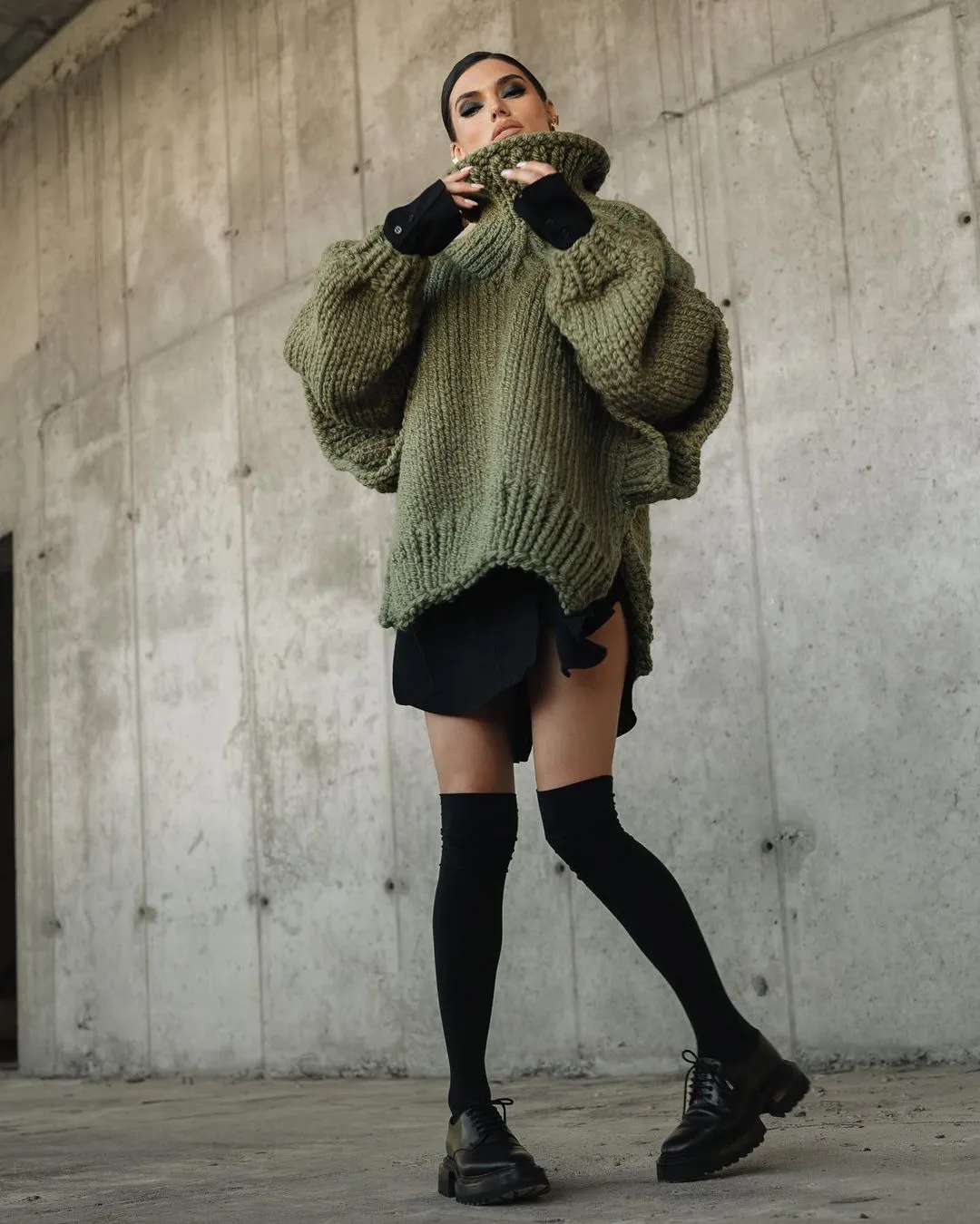 Damenpullover | Oversized Schnitt und weite Krempe - Image 4