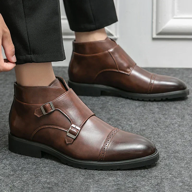 Herrenstiefel | Geschlossene Form doppelte Schnallen über Knöchel