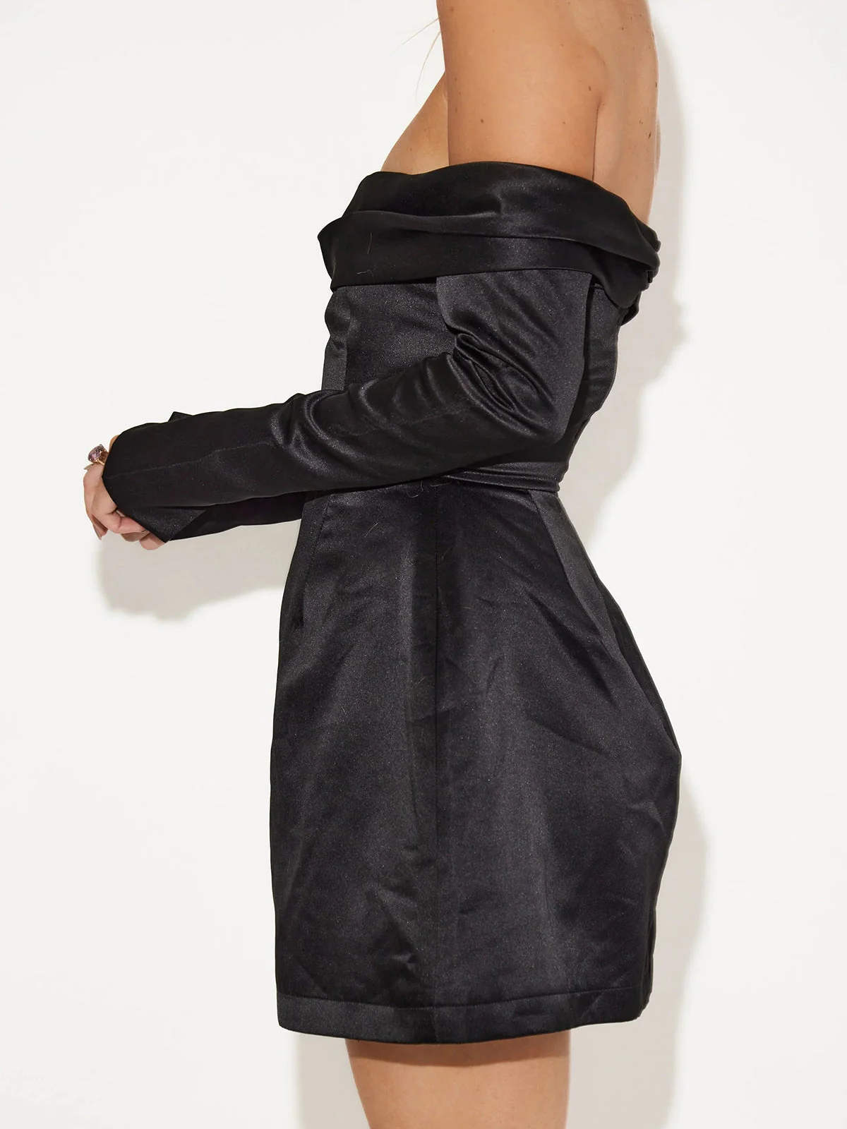 Valentinstagskleid | Off-Shoulder Mini mit klarer Silhouette - Image 5